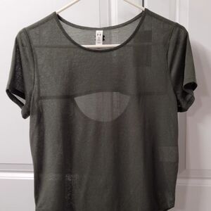 Under Armour Breathable Tee Shirt Top Size: XS Short Sleeve Athletic
